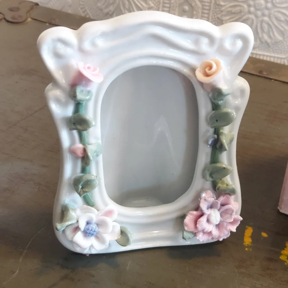 Vintage Style Handmade Fine Porcelain Mini Floral Picture Frame 3x2 Photo Boxed